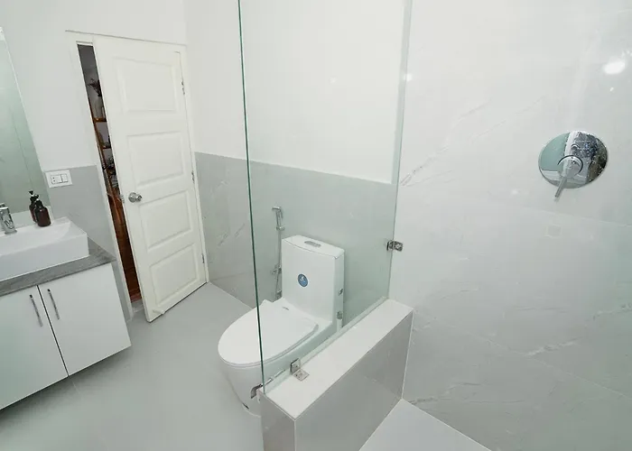 Bright & Cozy 2bhk, Spacious & Comfortable Apartment *